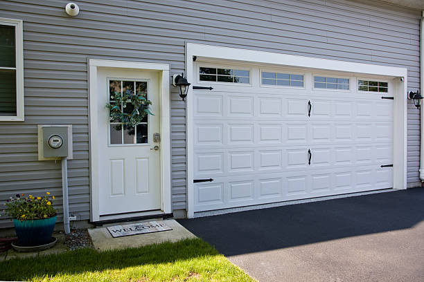 24/7 Emergency Garage Door Panel Replacement experts in Bidwell, OH